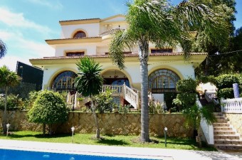 If you are looking for a home of exceptional quality this is one of the very best Tanger has to offer. It is a showcase for traditional artisanal skills.