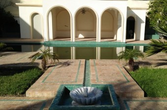 Splendide maison de 3 étages avec magnifique piscine dans le quartier prisé de la Grande Montagne et offrant une vue imprenable sur la ville de Tanger.