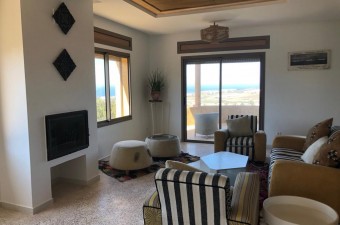 This is a beautiful villa in an exceptional location, with spectacular views of the Atlantic coast from the principle rooms and the magnificent terraces.