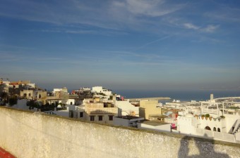 Beautiful colonial house dating from the 1940s in the heart of the Kasbah, with dominant views of the entire bay of Tangier as well as the Detroit of Gibraltar.