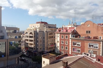 Large 3 bedroom apartment, completely renovated, located in the city center of Tangier.