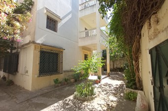 Large titled villa with a plot of 680m² in the heart of Marshan in a very quiet street.