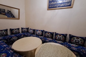 Maison traditionnelle avec vue panoramique sur la baie de Tanger dans le quartier historique de Dar Baroud