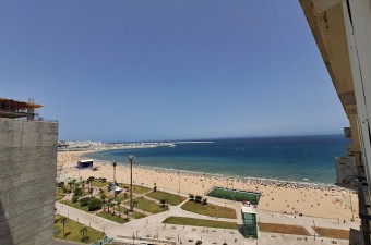 Appartement 3 Chambres avec Vue sur la Baie à Tanger : Confort Côtier Moderne