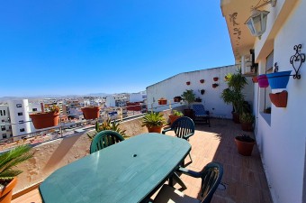 Appartement de Luxe avec Terrasse au Centre-Ville : 2 Chambres