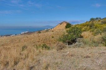 Magnifique terrain vierge avec vue sur mer à côté du grand port commercial et touristique Tanger Med et à seulement 15 kilomètres de Tanger.