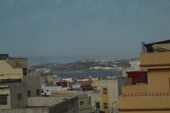 Grande maison familiale ou occasion fabuleuse de créer une maison d'hôte avec une magnifique vue sur les toits, le port et la baie de Tanger.