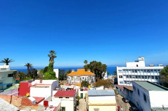 Historic house located in the heart of Marshan. Built on a plot of 400m ², the house has a strategic location and breathtaking views of the Strait of Gibraltar.
