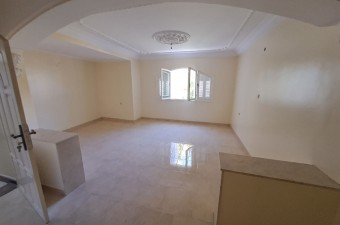 Appartement de deux chambres au deuxième étage à louer